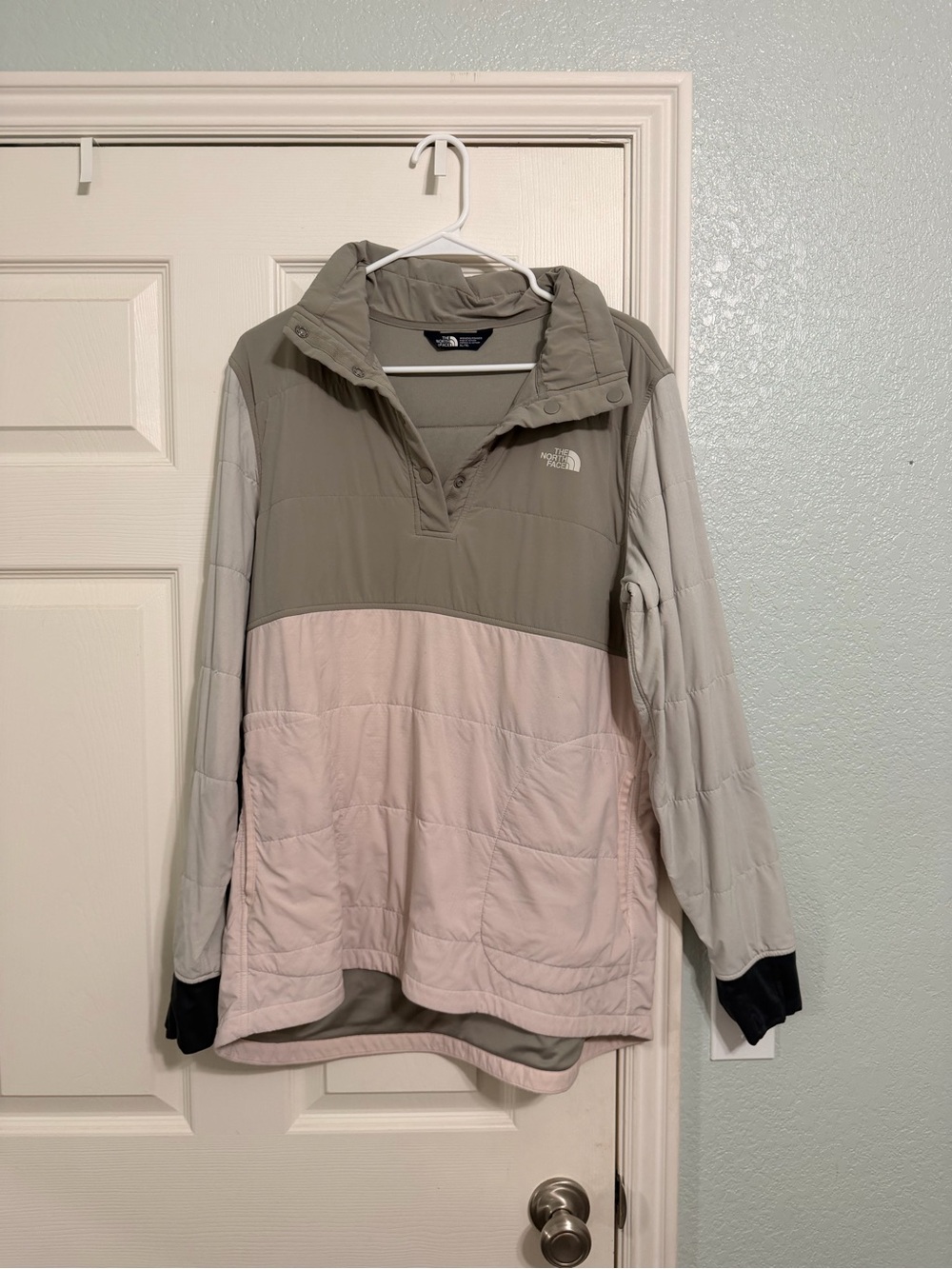 The North Face Women's quarter button up in white/pink/grey - Picture 1 of 4
